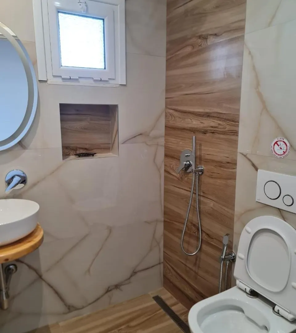 Laska Apartments Sarande 0*,